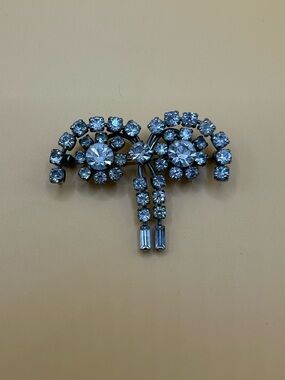 Vintage Rhinestone Brooch - Clear Crystal Sparkle